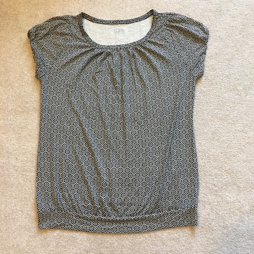 LOFT Size Medium cute top